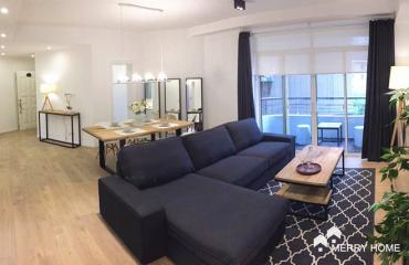 Redesigned and modern 3 beds with floor heating in Xujiahui